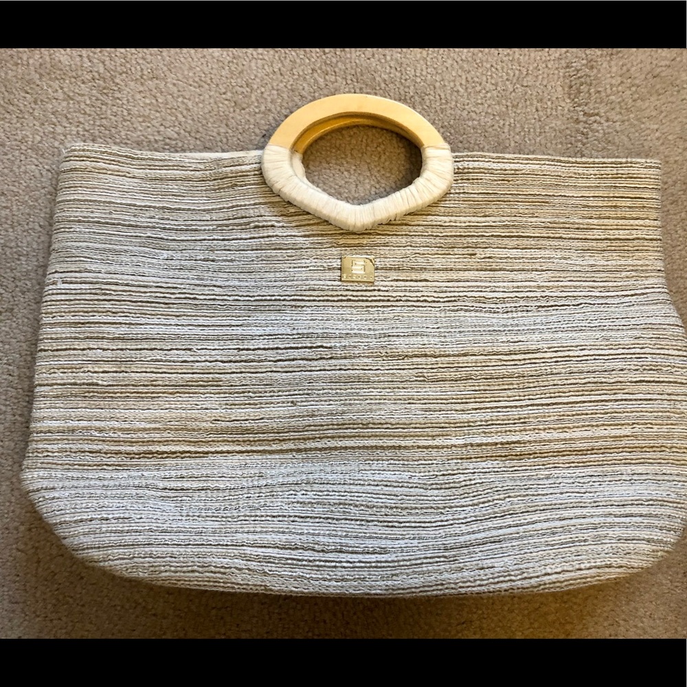 Sisley Beach Tote wood handle